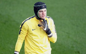 Tiết lộ về Ederson, kẻ ngổ ngáo đối đầu với Mourinho, dẫn tới loạn đả Old Trafford