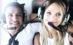 Ngắm nhan sắc, xem gia thế diễn viên bị đồn mang thai với Alexis Sanchez