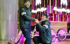 Hà Đức Chinh: 'Thánh lầy', cây hài của U23 Việt Nam, chuyên giả gái làm trò