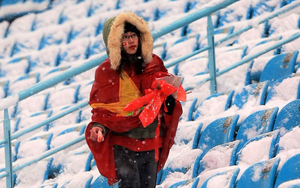 CĐV Việt Nam nán lại nhặt rác ở Thường Châu, CĐM kêu gọi hãy lan tỏa hành động đẹp