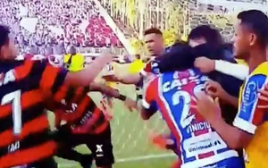 SỐC ở Brazil: Trọng tài rút 9 thẻ đỏ, trận đấu bị hủy bỏ vì không đủ người