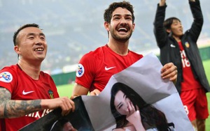 Pato mang ảnh mỹ nhân Địch Lệ Nhiệt Ba vào sân, công khai bày tỏ tình cảm