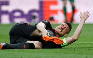 Arsenal bị loại, Koscielny chấn thương nặng, mất luôn World Cup