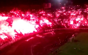 CHOÁNG NGỢP cảnh 60.000 CĐV đồng loạt đốt pháo sáng mừng CLB lên hạng