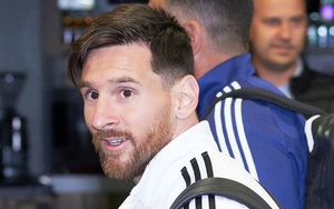 ĐẾM NGƯỢC World Cup 2018: Rakitic 'bật' Pirlo vì Messi. Ronaldo dừng xe bus để ký tặng fan