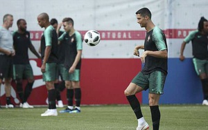 WORLD CUP 25/6: Ronaldo phô diễn kỹ năng trên sân tập. Loew giải thích lý do để Oezil dự bị
