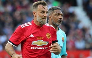 Cựu sao M.U mắc bệnh vì ‘nuôi’ bọ ve trong bộ râu rậm rạp