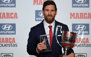 Vượt Ronaldo, Messi giành cú đúp giải thưởng cá nhân