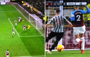 Cách khung thành 2m vẫn sút trượt, pha bỏ lỡ khó tin nhất lịch sử bóng đá