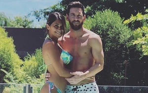 Vợ Messi diện bikini khoe dáng bên chồng sau 3 lần sinh nở