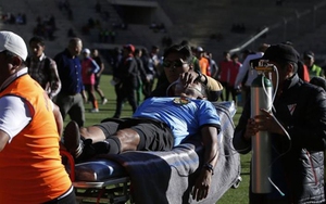 Trọng tài ngã quỵ rồi qua đời trên sân bóng cao nhất thế giới