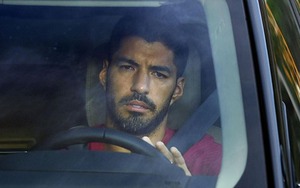 Luis Suarez khóc nức nở khi rời Barca sang Atletico