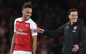 Aubameyang vượt Oezil, trở thành cầu thủ nhận lương cao nhất Arsenal