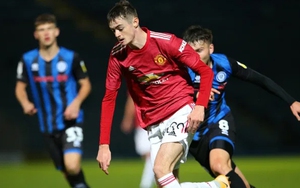 Sao trẻ Joe Hugill của MU: 16 tuổi đã cao 1m88, sở hữu chân trái ma thuật