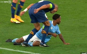 CĐV bức xúc vì hành động xấu xí của ‘đồ tể’ Pepe với Sterling