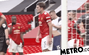 MU: Maguire và Rashford tranh cãi ngay trên sân vì thẻ vàng của Lamela