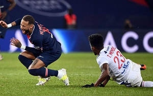 Neymar khóc thét trên sân vì dính chấn thương nặng