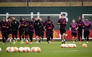 Tin bóng đá MU 25/2: Solskjaer nhận báo giá Kounde. Shaw và Maguire ‘lời qua tiếng lại’