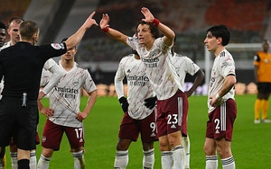 David Luiz nổi giận với thẻ đỏ oan ức, được cựu trọng tài bênh vực