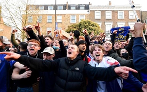 Florentino Perez và Super League bị chế nhạo không thương tiếc khi giải đấu sụp đổ