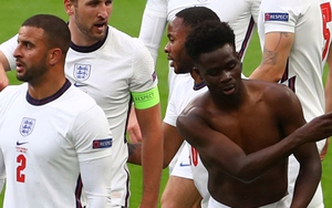 Tin EURO 23/6: Mbappe nhận nhiệm vụ mới ở tuyển Pháp. Saka gây cười với màn cởi áo