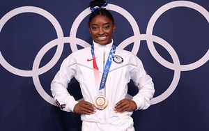 Simone Biles trở lại, giành HCĐ Olympic Tokyo để lập kỷ lục