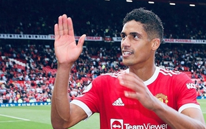 MU: Varane đã tác động đến phòng thay đồ như thế nào?