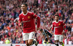 Tin bóng đá MU 18/9: Tiết lộ mức lương chính xác của Ronaldo. MU chưa từ bỏ Declan Rice