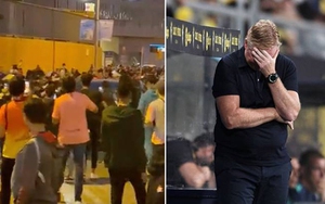 CĐV Barcelona giận dữ bao vây xe HLV Koeman