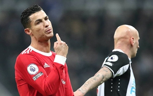 Gary Neville: ‘Cầu thủ MU là những kẻ chỉ biết phàn nàn’