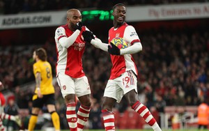 Arsenal 2-1 Wolves: Ngược dòng nhờ... đối thủ