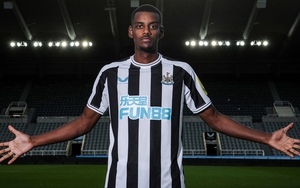Newcastle chiêu mộ thành công Alexander Isak với giá kỷ lục