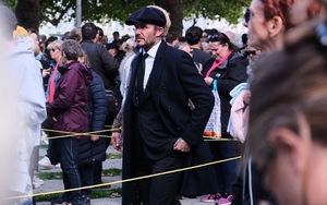 David Beckham xếp hàng 13 tiếng để được vào viếng Nữ hoàng Anh