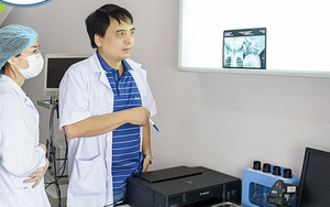 Gắp sợi thép của rây lọc cháo đâm xuyên qua amidan bé gái 1 tuổi: Bác sĩ cảnh báo những dị vật đe dọa trực tiếp đến tính mạng trẻ nhỏ