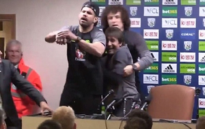 HÀi HƯỚC: Costa và Luiz phá họp báo, rủ Conte đi 'đập phá'