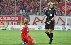 Bạn gái Howard Webb trở thành nữ trọng tài đầu tiên làm việc ở Bundesliga