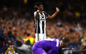 Rio Ferdinand: 'Tôi sẽ rất xấu hổ nếu nhìn vào mắt con sau khi ăn vạ như Ramos'