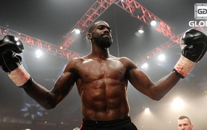 Hạ knock-out đối thủ trong lúc bị choáng, võ sĩ bị khán giả quây đánh te tua