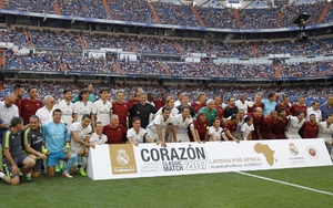 Luis Figo lập siêu phẩm trong trận giao hữu với Roma trên sân Bernabeu