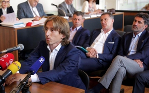 Luka Modric biến mình thành 'kẻ phản bội' bóng đá Croatia