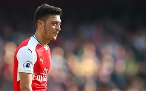 Klopp bênh vực Oezil trước chỉ trích của Steven Gerrard