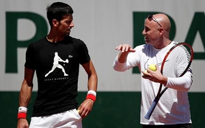 TENNIS ngày 27/9: Djokovic trở lại vào năm sau, chính thức bái Agassi làm thầy