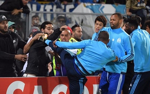 Cả châu Âu xấu hổ trước cú 'Cantona kick' của cựu sao M.U