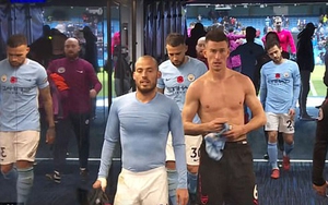 Không phải áo, Koscielny và David Silva trao đổi thứ khó tin sau trận Man City - Arsenal