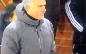 Biểu cảm hài hước của Mourinho khi Lukaku bỏ lỡ cơ hội gây sốt