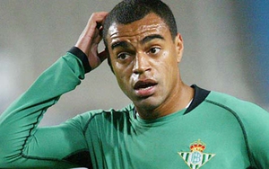 Cựu ngoại binh CLB Hải Phòng gây sốc khi tán tỉnh nữ trọng tài xinh đẹp ngay trên sân