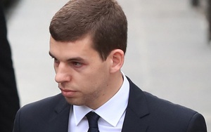 'Thiếu gia' Flanagan của Liverpool thừa nhận nhiều lần đấm, đá bạn gái