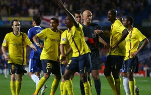 Trọng tài Ovrebo thừa nhận mắc sai lầm, 'thiếu sáng suốt' ở trận Chelsea vs Barcelona 2009