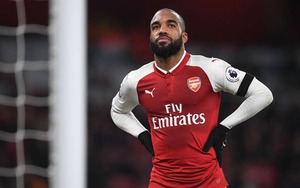 TIẾT LỘ: M.U từ chối mua Lacazette vì 'chỉ biết ghi bàn từ penalty'