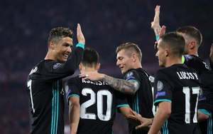 Chết cười với pha đá hụt không tưởng của Ronaldo trong trận thắng Bayern